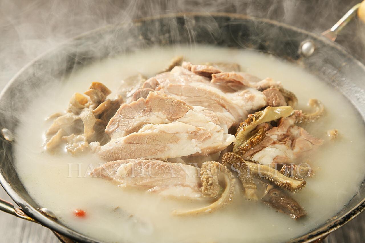 新疆黑头羊肉营养汤的做法_新疆黑头羊肉营养汤怎么做_新疆黑头羊肉营养汤的家常做法_馋嘴嘟嘟【心食谱】