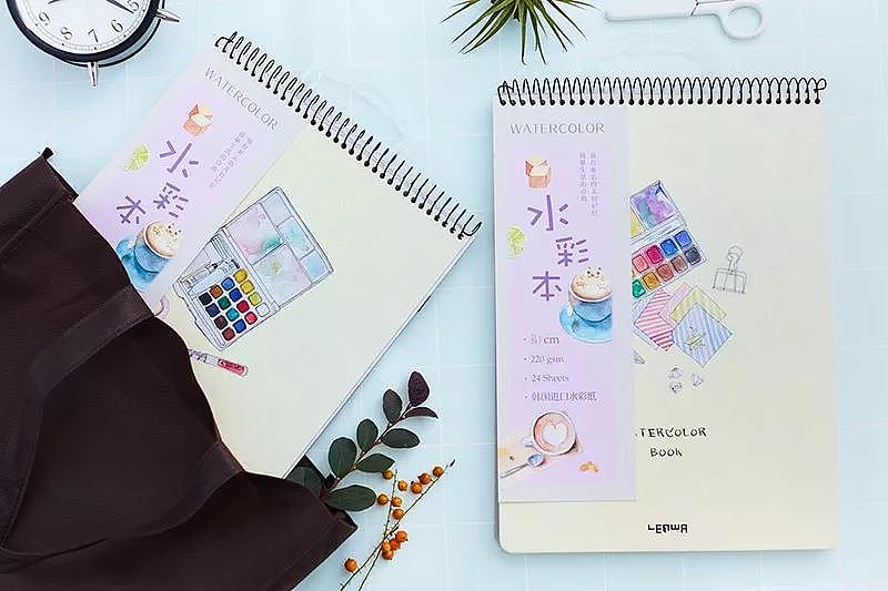 水彩画具的主题
<br>《热爱生活》水彩线圈本
