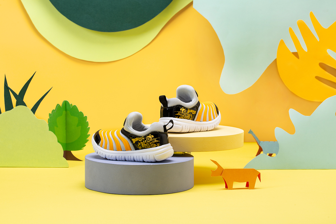 bobdog 毛毛虫童鞋创意拍（图ZMTc5Njk2NTY0） - 产品摄影 - 站酷设计师张勇杰原创素材 - 站酷ZCOOL