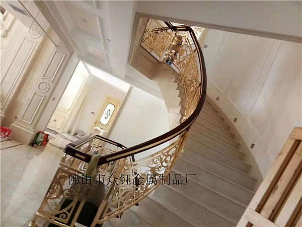 雕刻镂空钛金楼梯护栏的优势与特点