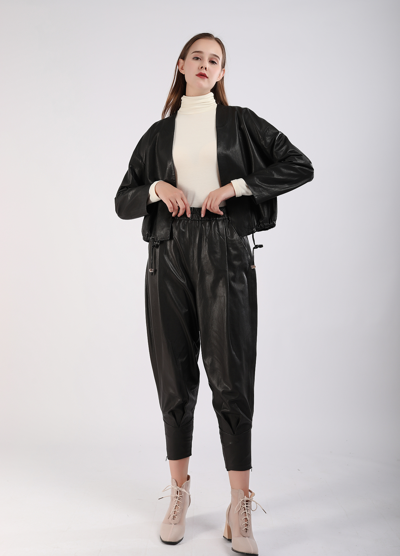 奥林服装皮衣大衣拍摄广告摄影产品拍照女装外模跨境服（图ZMjcyMDEyNTEy） - 人像摄影 - 站酷设计师零晨视觉摄影原创素材 - 站酷ZCOOL