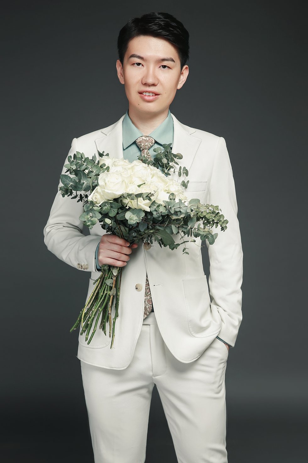 简约风格的乌鲁木齐室内婚纱照客片分享（图ZMjMyMjAyOTI0） - 人像摄影 - 站酷设计师新疆四仟纪摄影原创素材 - 站酷ZCOOL