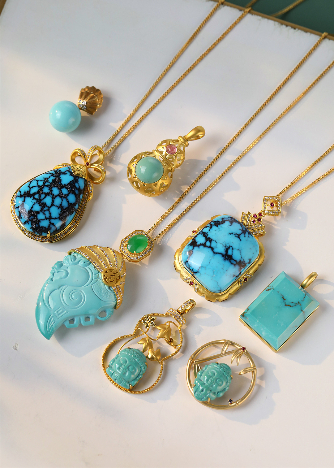 绿松石黄金吊坠