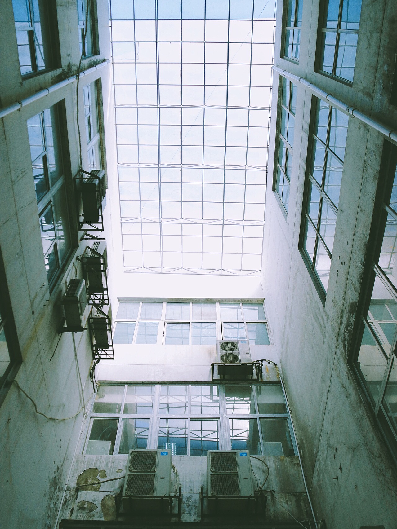 如果你也在師院（圖ZMTAwNjE2NjUy） - 人文/紀(jì)實(shí)攝影 - 站酷設(shè)計(jì)師LUOJING醬原創(chuàng)素材 - 站酷ZCOOL