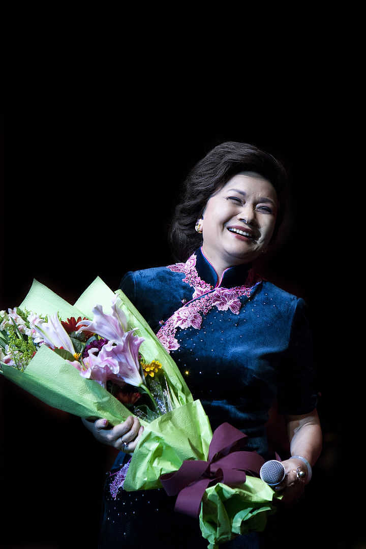 照片题【王者归来】 --歌唱家王静  br>f 4.