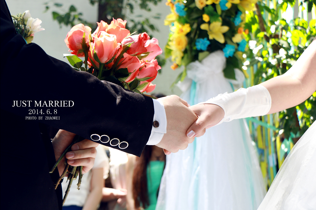 6月8号  一场温馨浪漫的室外撞色婚礼