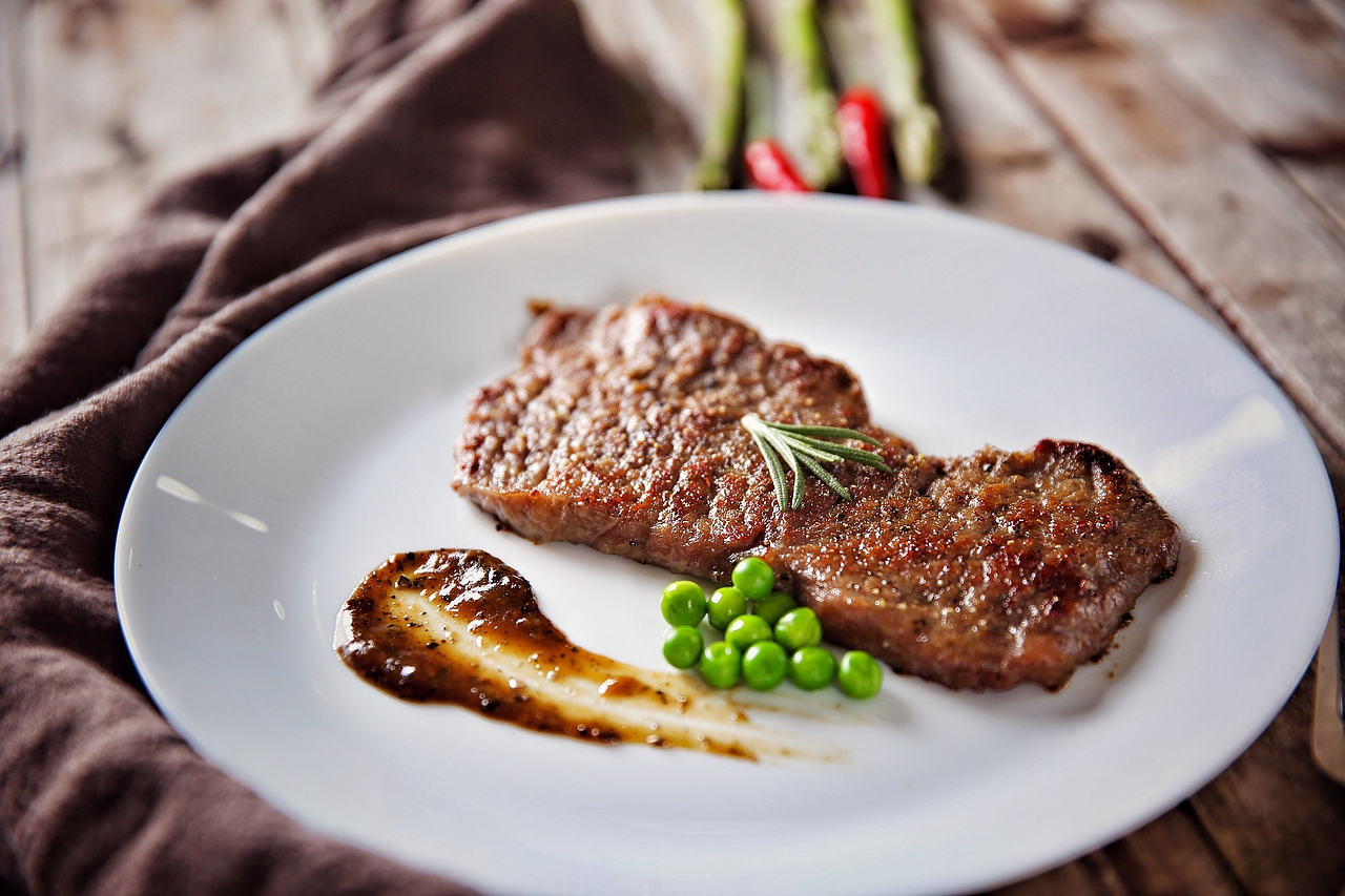 罪过，给贫僧来块牛排！七分熟...（图ZNzQ0ODkwMzI=） - 产品摄影 - 站酷设计师美食摄影黄油原创素材 - 站酷ZCOOL