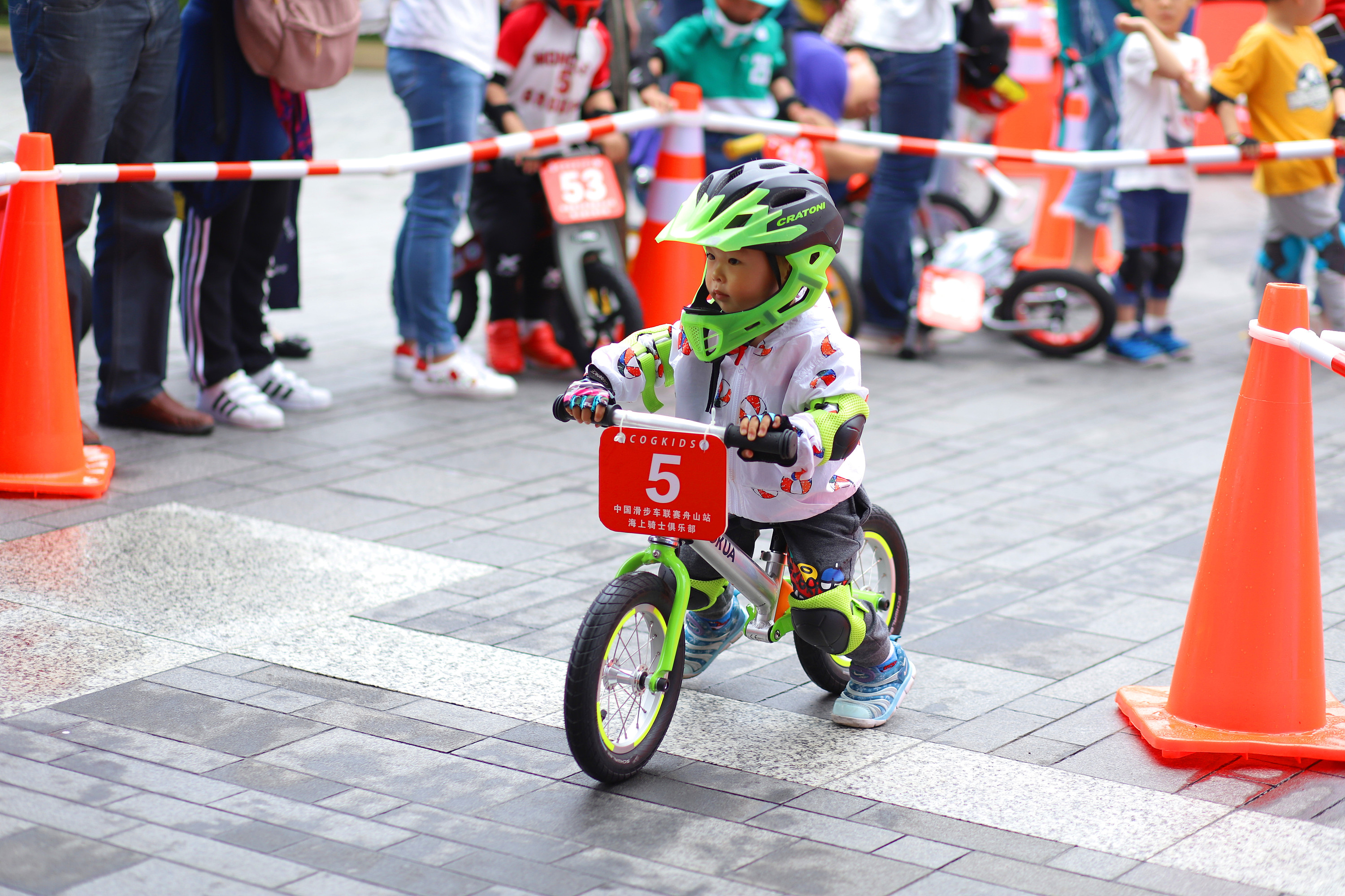 儿童节滑步车活动|摄影|人像摄影|悟空体育 - 原创作品 - 站酷 (zcool