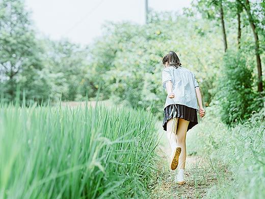 田野一点也不野