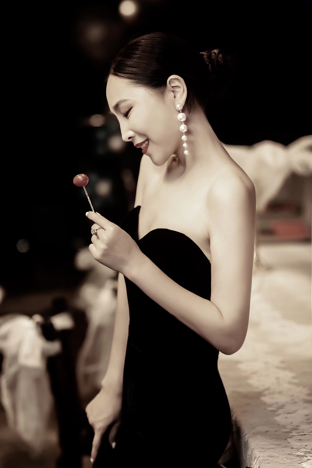 黑裙子（图ZMjYyOTY1MjQ4） - 时尚/艺术摄影 - 站酷设计师简单生活视觉原创素材 - 站酷ZCOOL