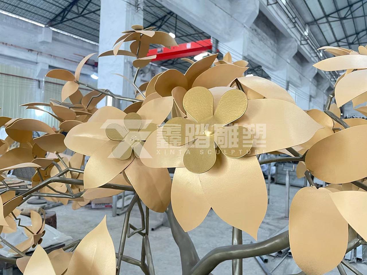 【304不锈钢松树雕塑】车间实拍