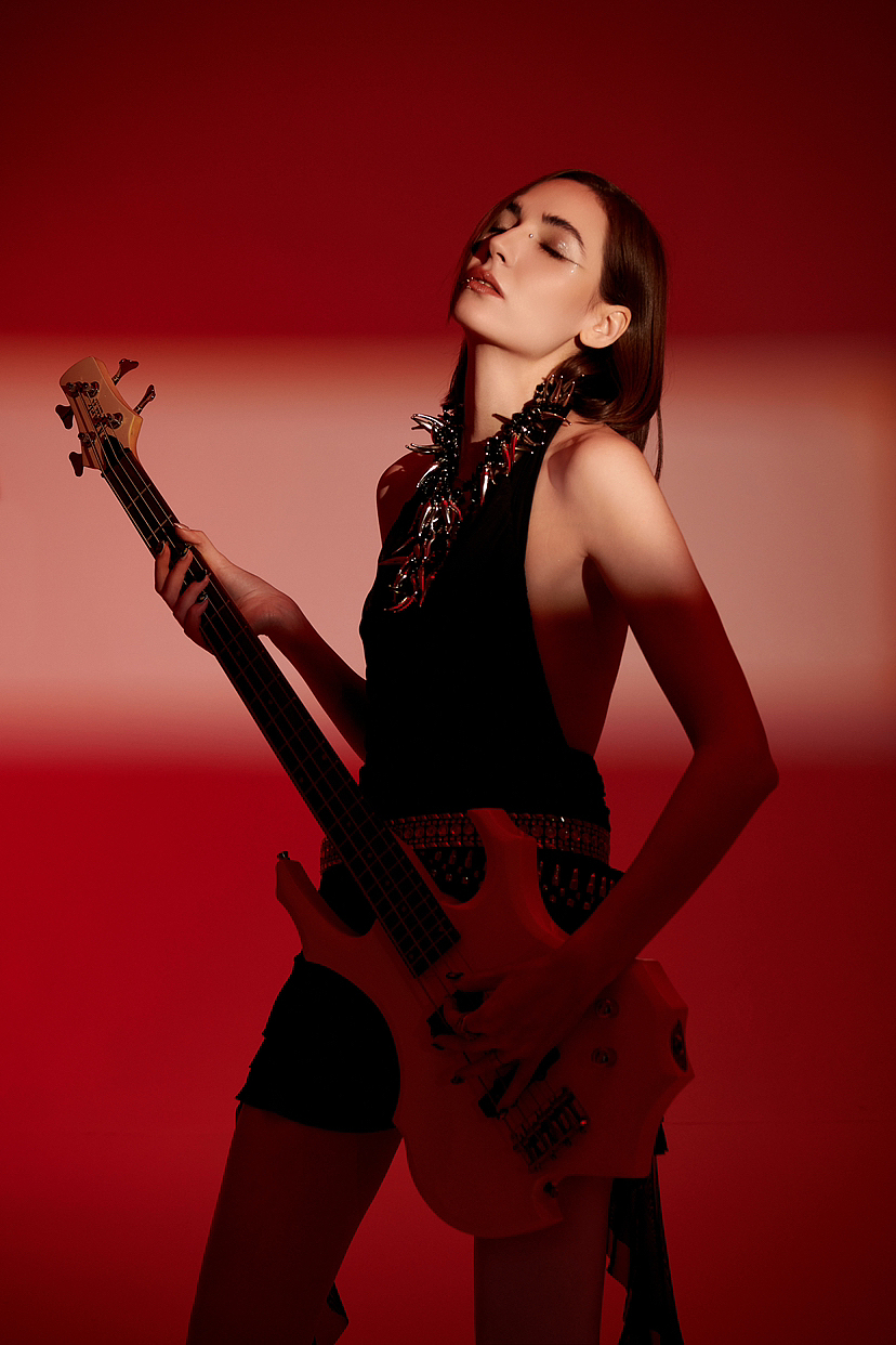 红与蓝-24年的第一次创作（图ZMzYwNzY4ODg4） - 人像摄影 - 站酷设计师丶Moose原创素材 - 站酷ZCOOL