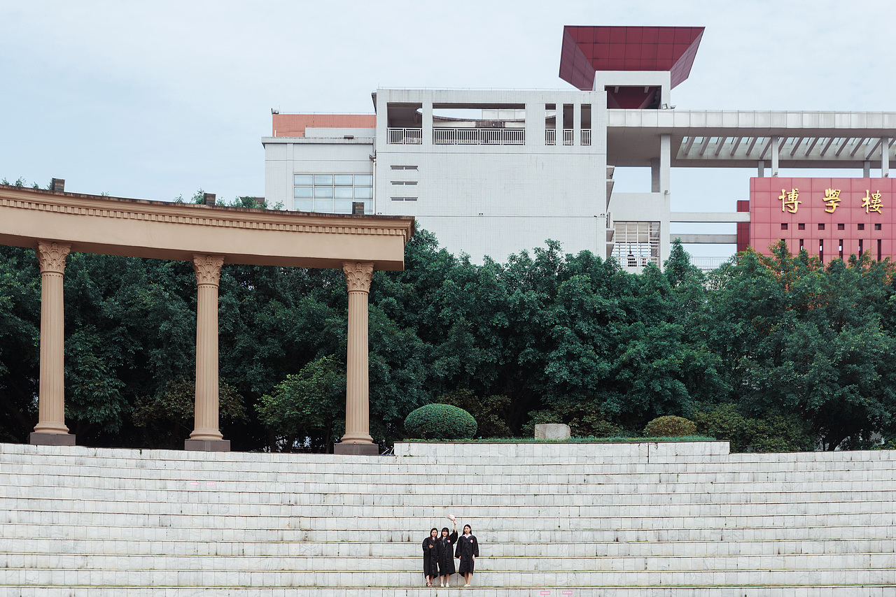 西南政法大学毕业照（图ZMTYyMzUwNzQ4） - 人像摄影 - 站酷设计师苏Prise_原创素材 - 站酷ZCOOL