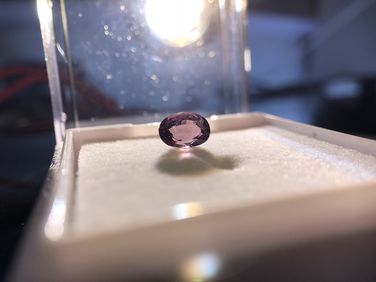 逆光下拍珠寶寶石，無色藍寶石、藍寶石等，沒有閃光燈（圖ZMTE3MzQ0MDIw） - 產品攝影 - 站酷設計師Gavinskywalker原創(chuàng)素材 - 站酷ZCOOL