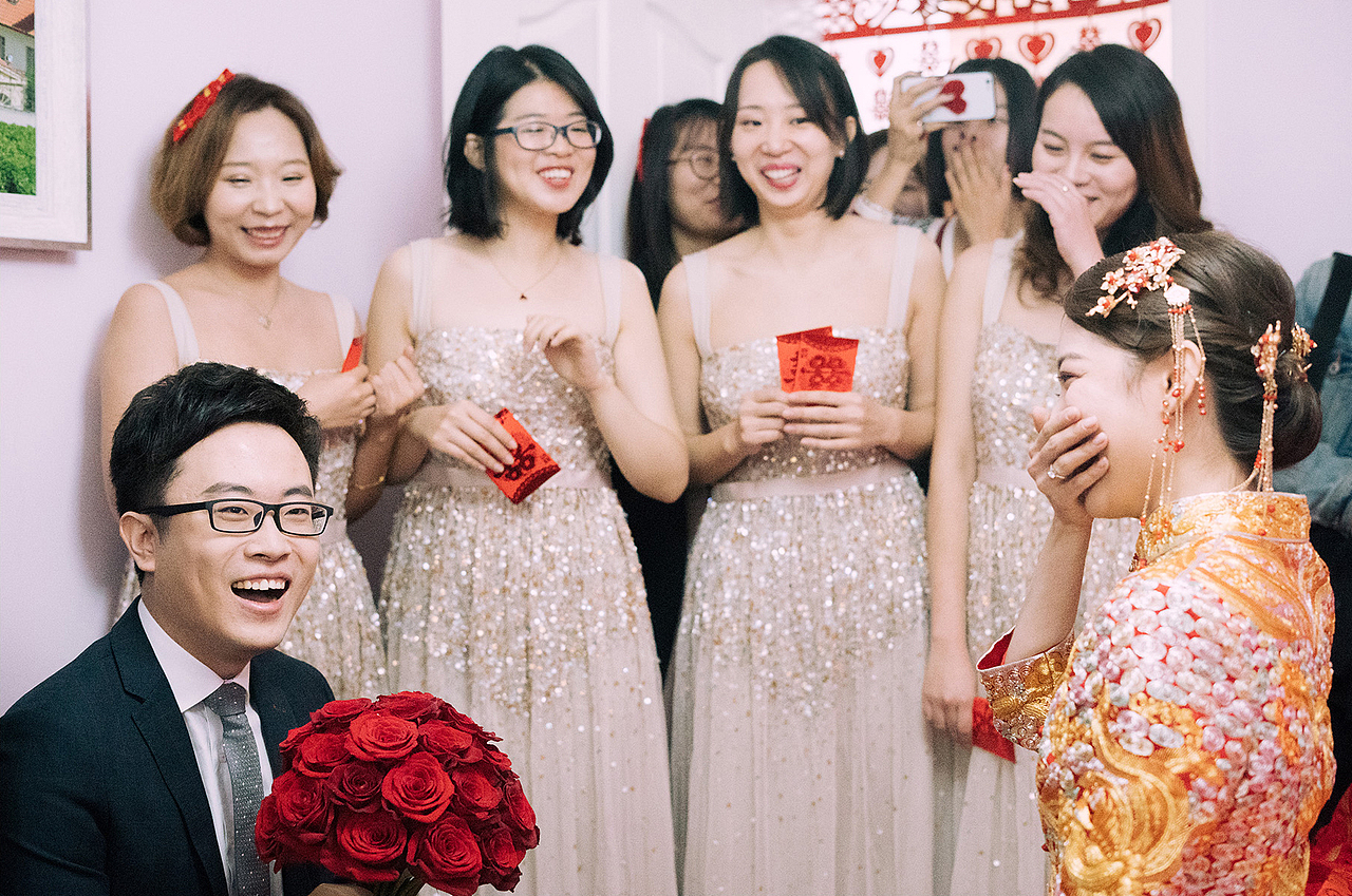 大了些以为爱情,
<br>是我命里一定要经历的一道劫。<br><br>这劫数是在一个明明朗的天,<br><br>我遇着一个紫霞仙子一样的姑娘,<br><br>她一颦一笑一眨眼。