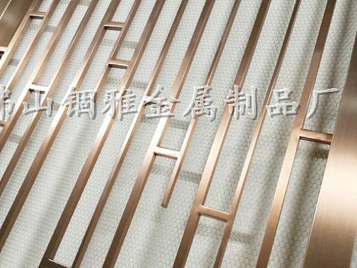 新中式拉丝玫瑰金屏风 铝艺雕刻黄铜雕刻屏风订购图