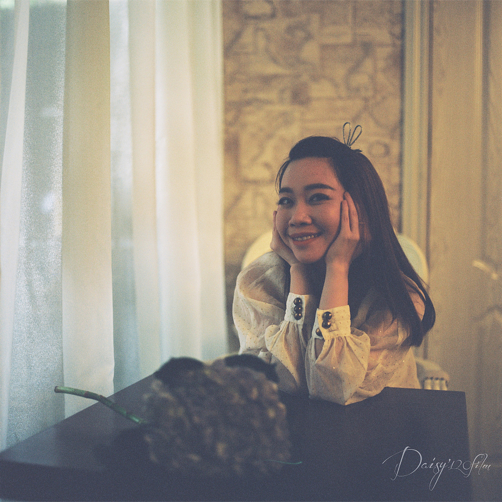 《做回自己》--120菲林（图ZNTg1OTg4OTY=） - 人像摄影 - 站酷设计师daisy希希原创素材 - 站酷ZCOOL