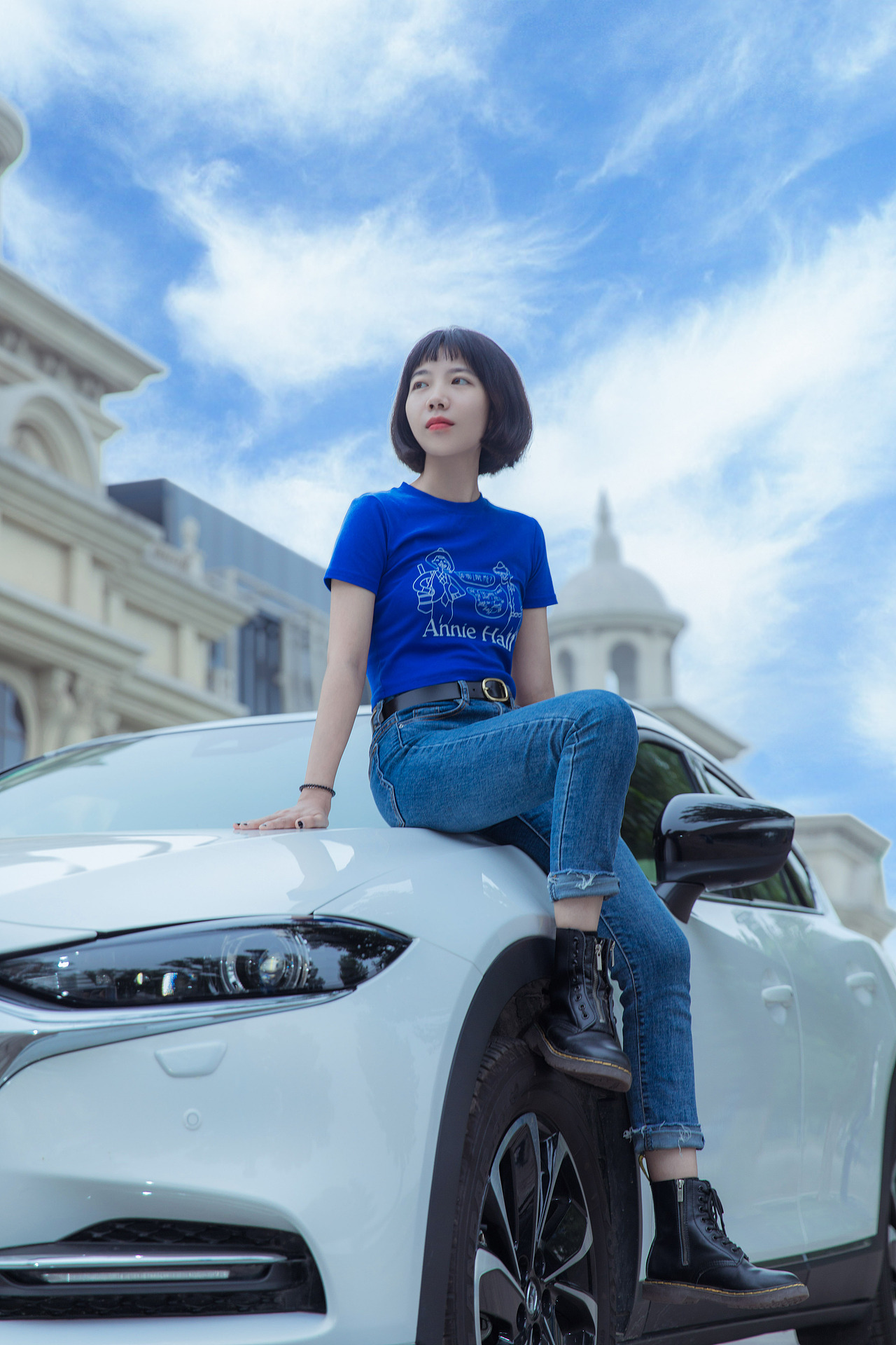 和自己的爱车合影