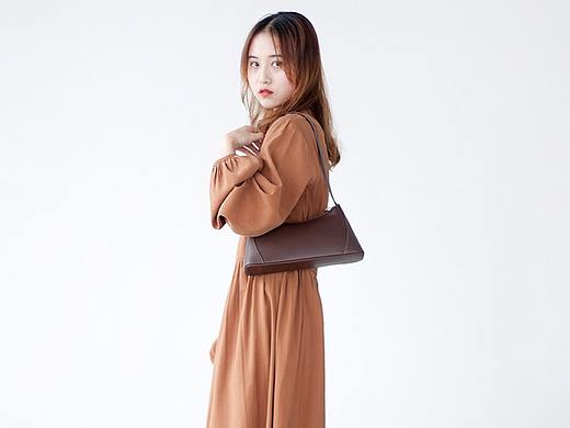 f2studio真皮小众夏季奶奶腋下包拉链开合迷你单肩包