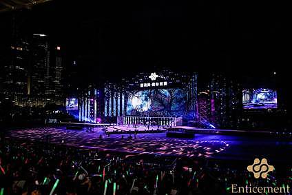 因诗美超级膜幻演唱会主KV及宣传物料