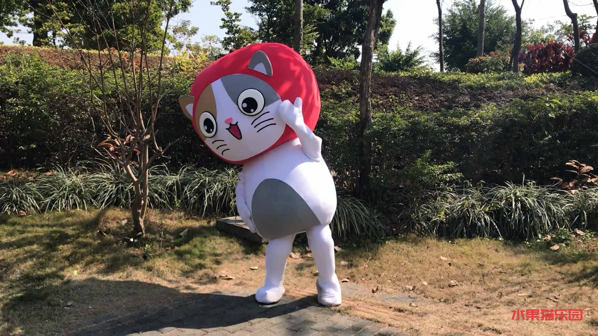 苹果猫人偶--在公园里疯