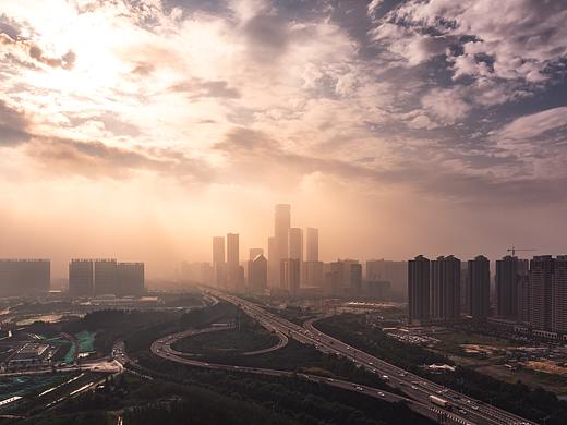 雾霾中的西安迈科商业中心