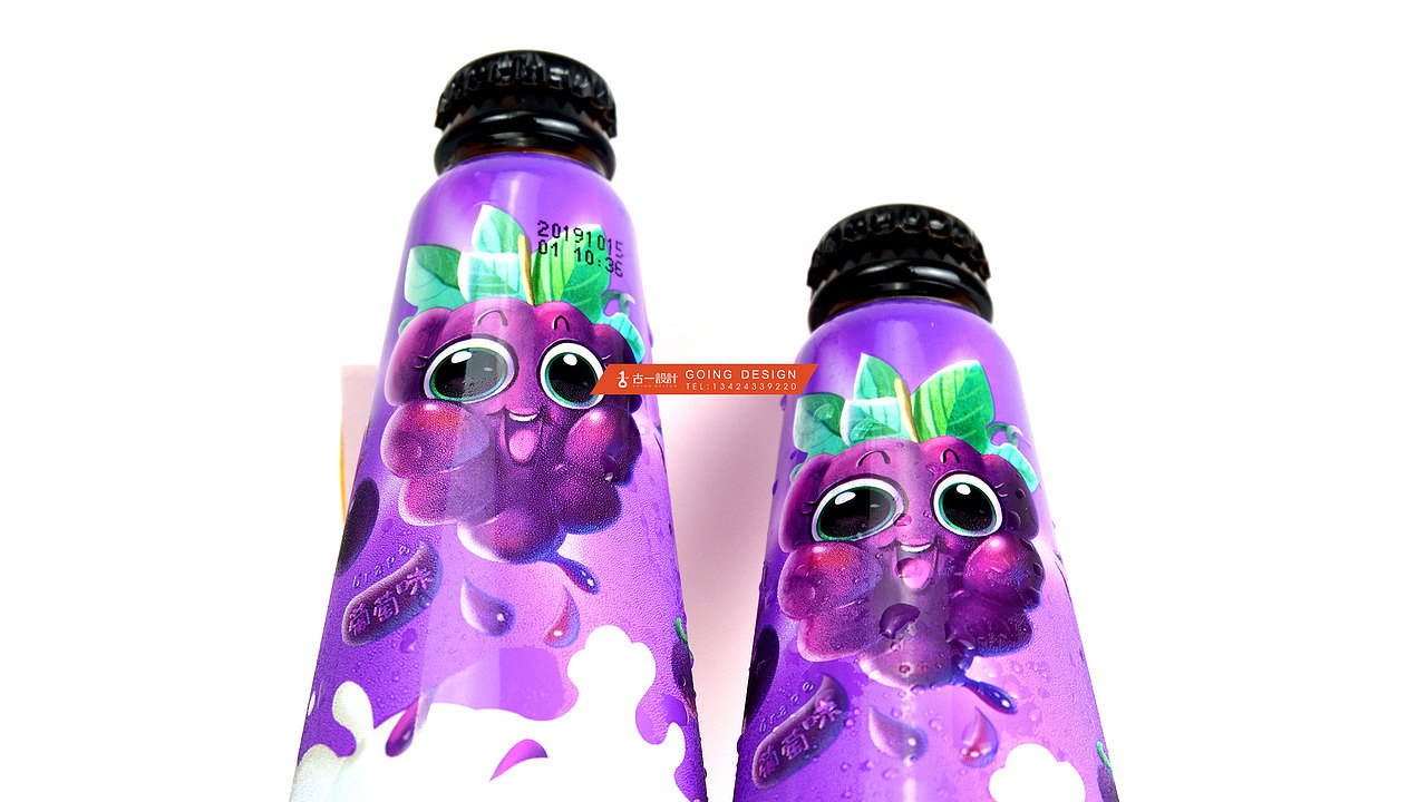 当然,当然,今天这三款并不是主角了
<br>今天,小编要给大家隆重介绍的是<br><br>针对年轻女性消费群体<br><br>酒精度数超低,好喝又不上头<br><br>并且带有趣味性的葡萄果味啤酒新品<br><br><br><br>另外三款老产品的升级设计,就请大家静心期待吧