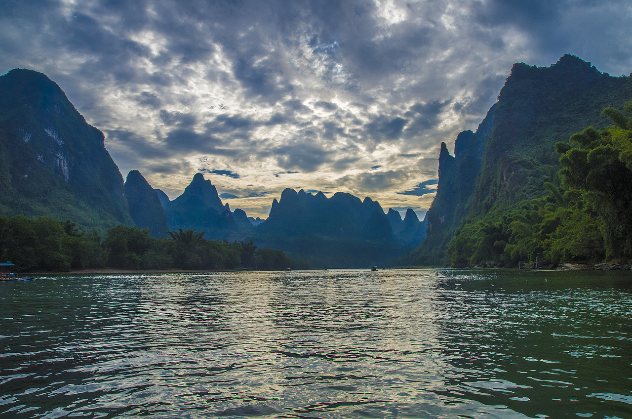 桂林漓江九馬畫(huà)山 vs Club Med（圖ZMzQxNDkyOTI=） - 風(fēng)光攝影 - 站酷設(shè)計(jì)師安心遠(yuǎn)原創(chuàng)素材 - 站酷ZCOOL