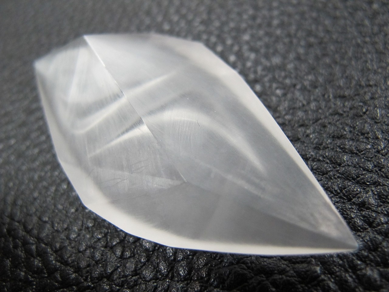 某品牌汽车尾喉遥控（图ZMjY2NzM1NjUy） - 电子产品 - 站酷设计师空心球原创素材 - 站酷ZCOOL