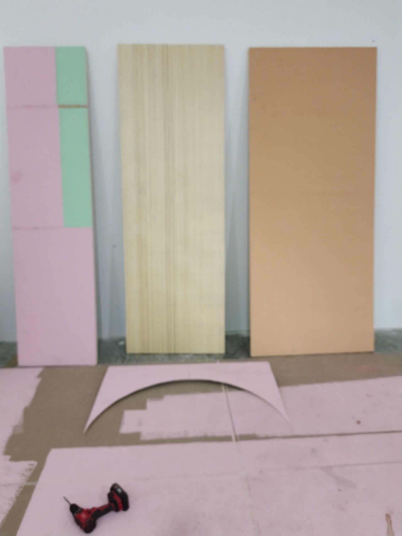 四个模块0.8×2.4,1×2.4,0.8×3.2。1.2直径半圆一个。