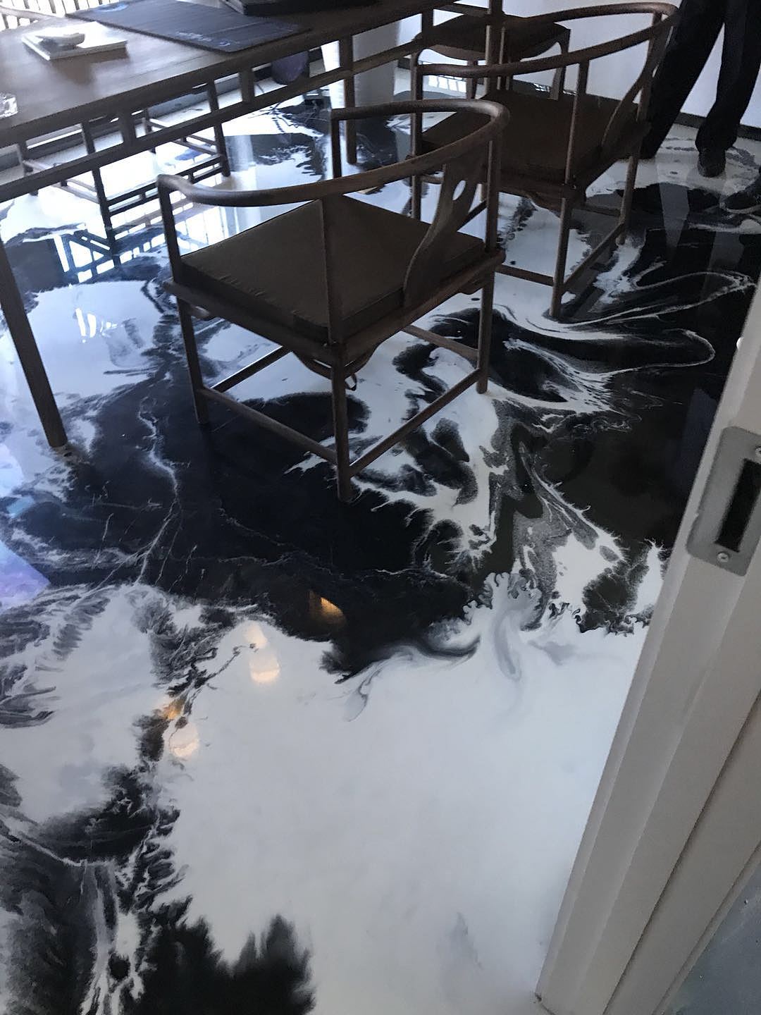 分享收藏复古地坪漆的适用场所有哪些中国风泼墨地坪漆工业风装饰水泥