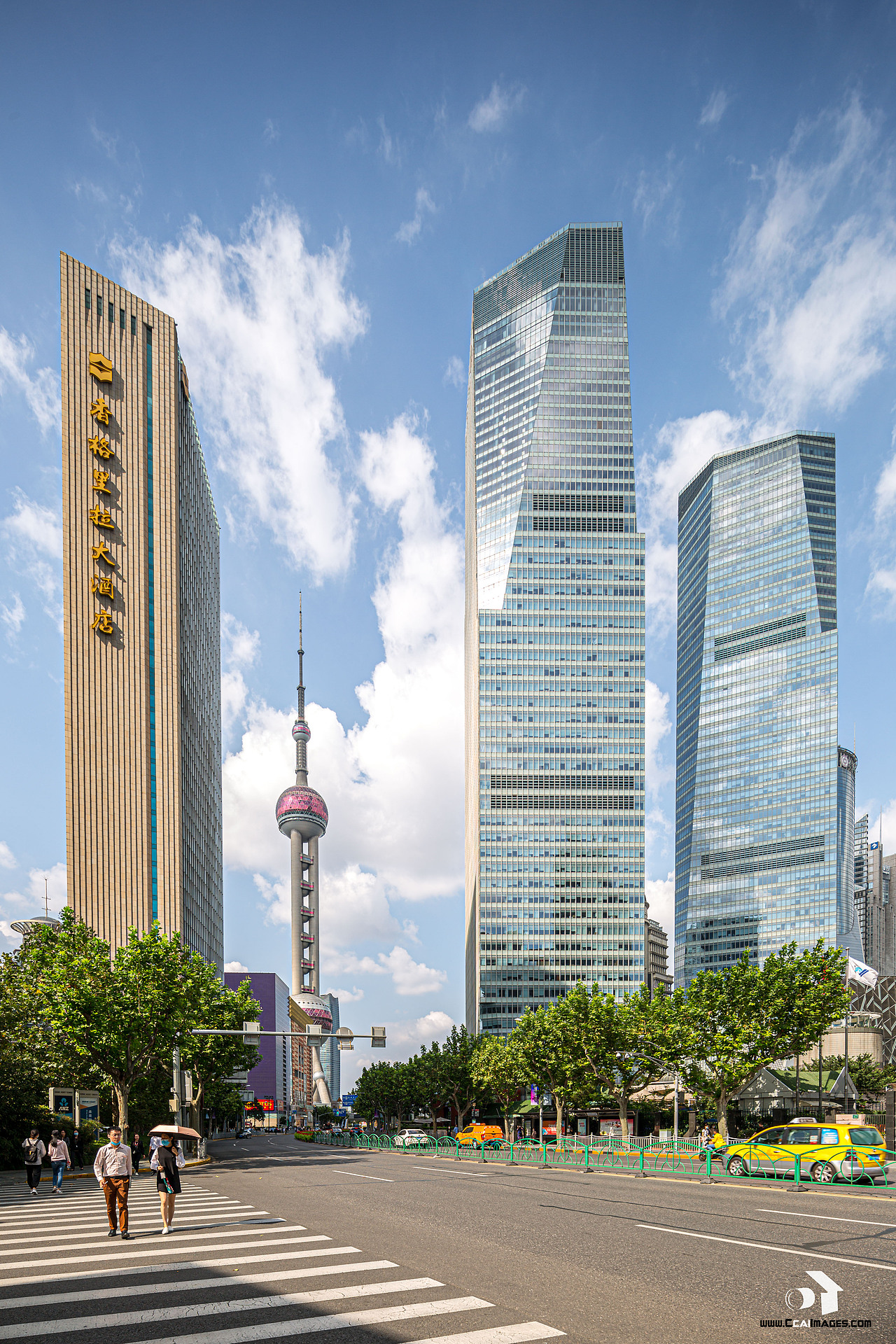 国庆期间的陆家嘴 / The Lujiazui Financial District（图ZMjI3MTMwNTg4） - 环境/建筑摄影 - 站酷设计师像导XiangDao原创素材 - 站酷ZCOOL