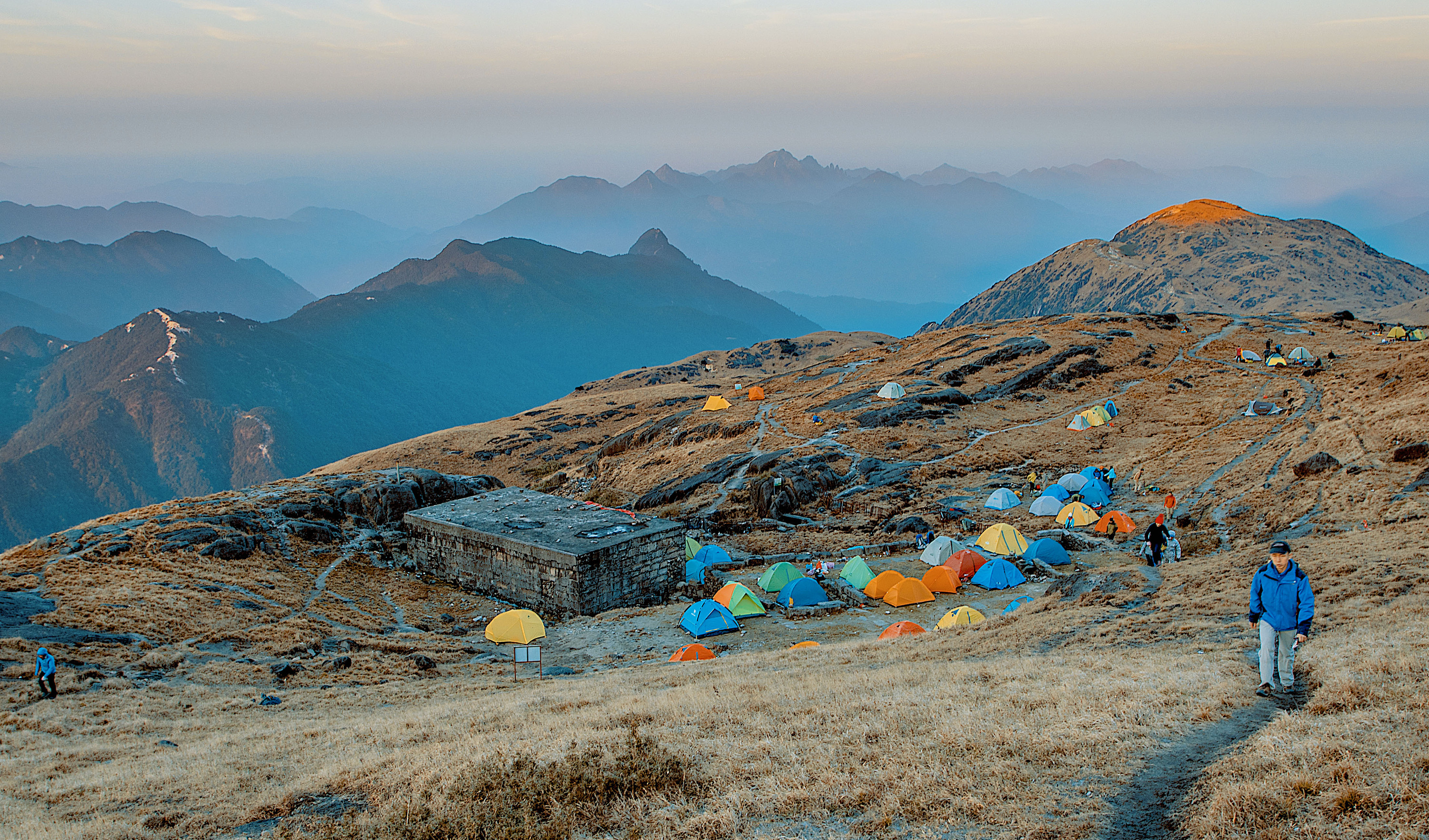 罗霄山脉齐云山_01
