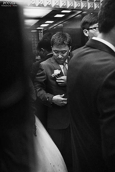 #婚礼纪实摄影# 2014年01月11日 一新闻大厦婚礼 [卜马映像]（图ZMTk3MDMyNzI=） - 人像摄影 - 站酷设计师Pooma卜马原创素材 - 站酷ZCOOL