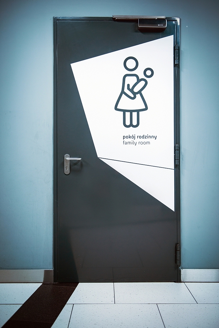 奋发设计关于洗手间公仔标识设计