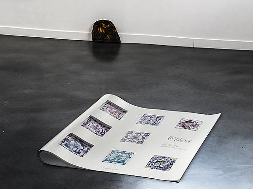Tiles as flowing memory shore