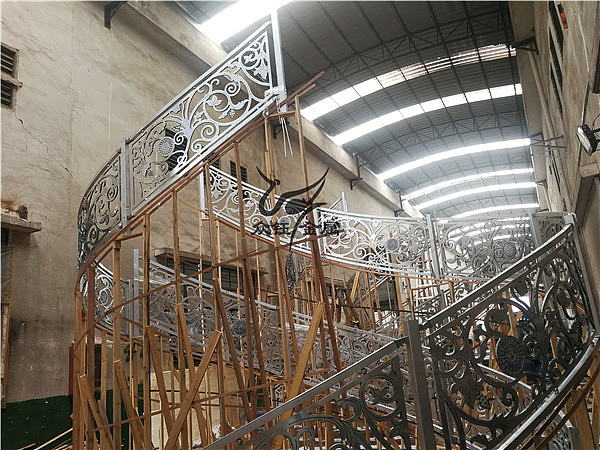 别墅镀金楼梯扶手风格 铜楼梯护栏 高品质工程