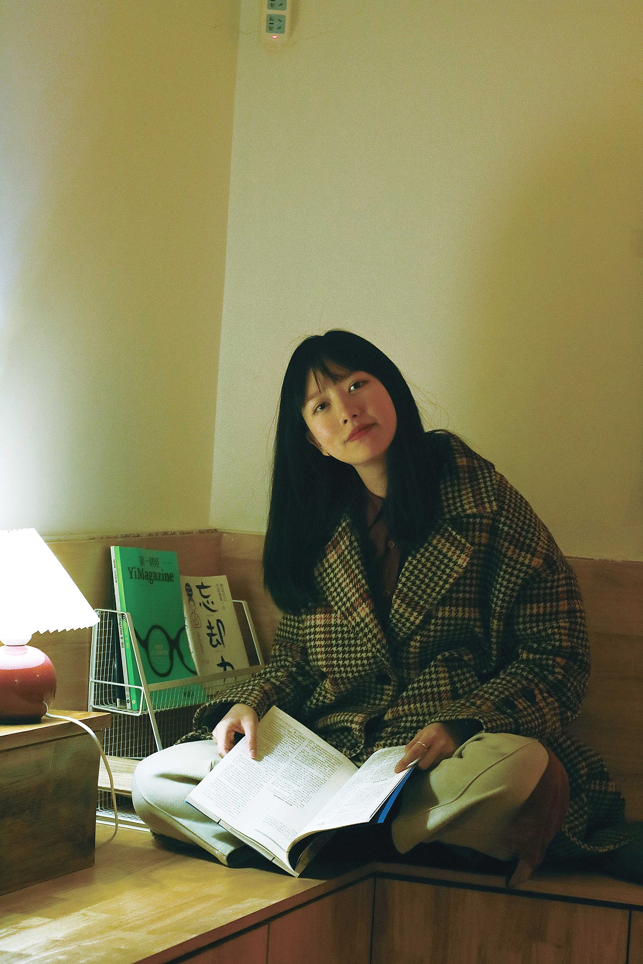 我们约在一家咖啡店见面