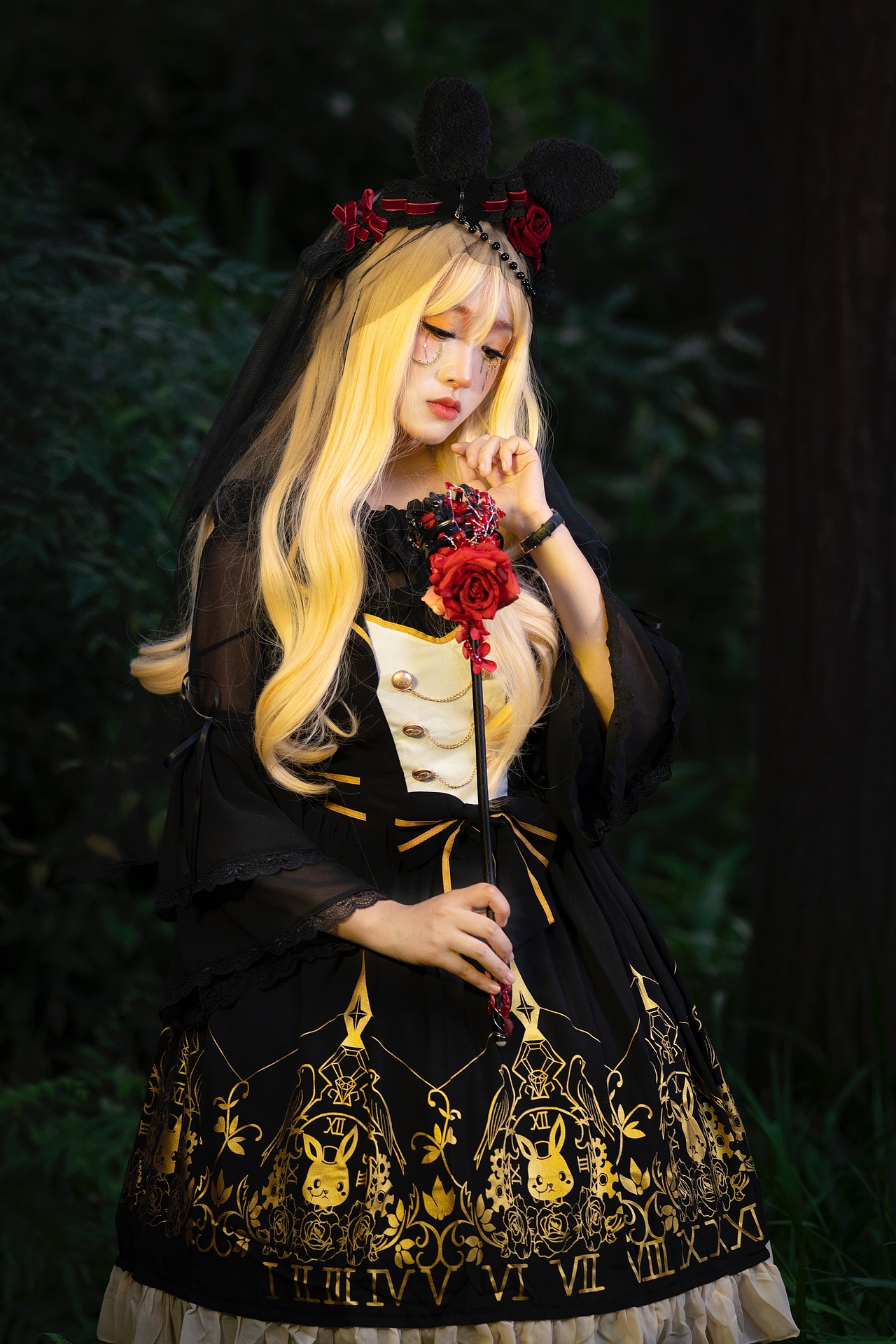 女生摄影 摆拍 时钟主题