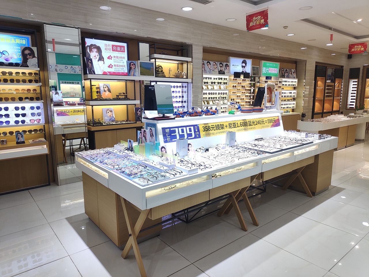 眼镜店装修出来的实体效果