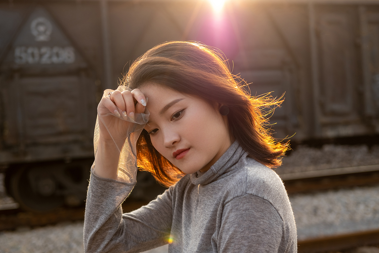 让我们面对现实,让我们忠于理想