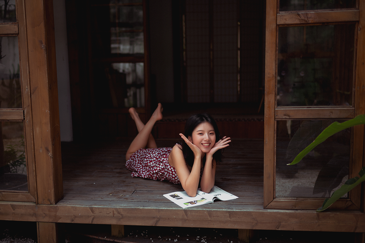 喃喃自语（图ZMjkyOTQ1NTYw） - 人像摄影 - 站酷设计师锅一口原创素材 - 站酷ZCOOL