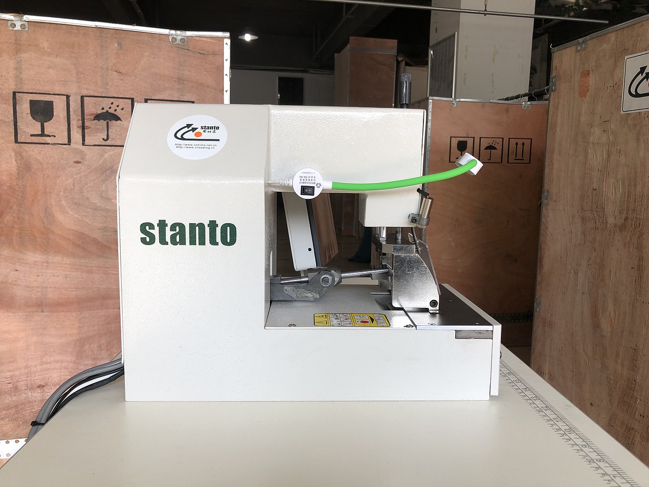 棉麻面料、真丝围巾、双面呢面料、家纺床品,流苏机