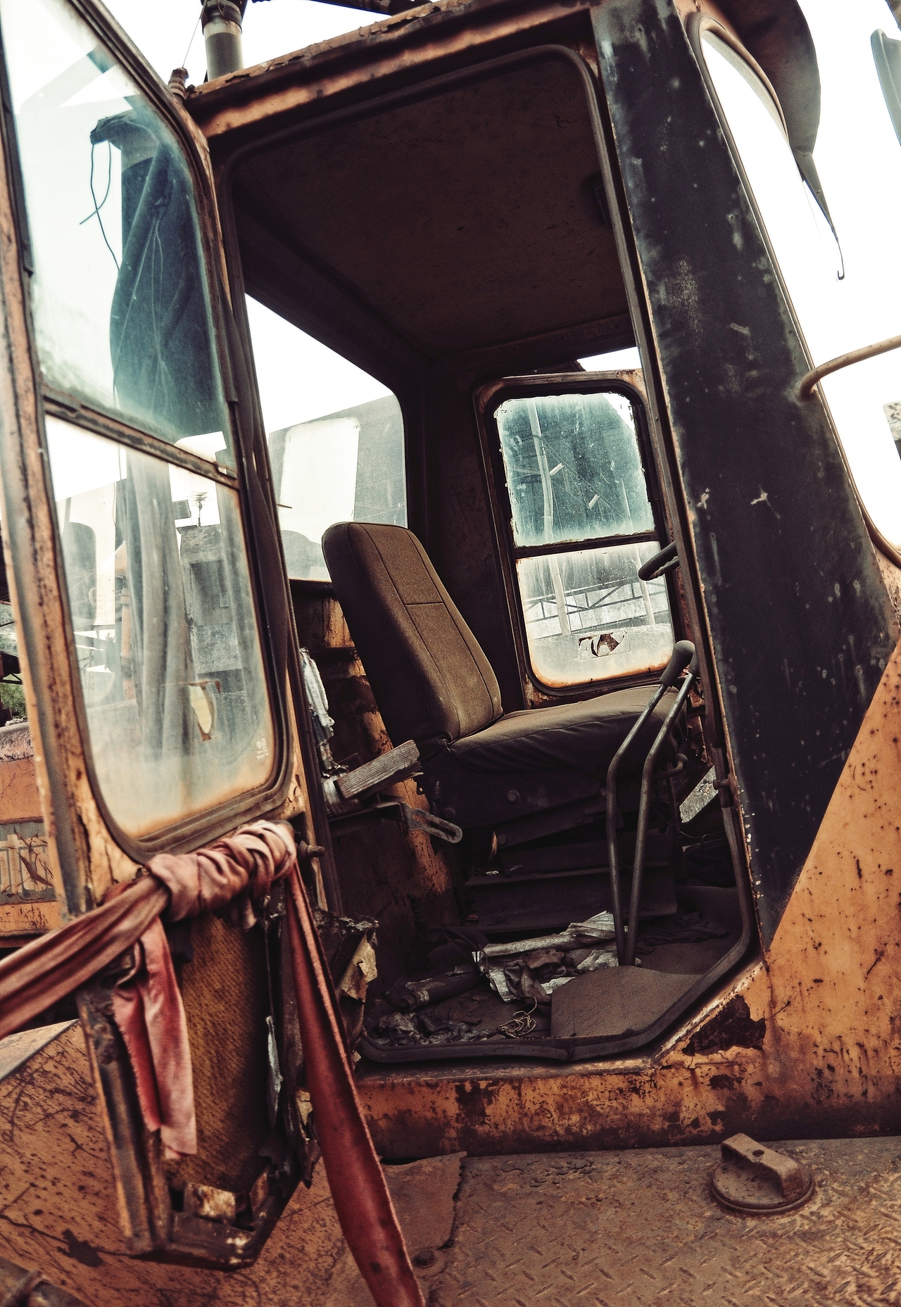 废墟（图ZMTE5MTY3NzI=） - 人文/纪实摄影 - 站酷设计师张小玮原创素材 - 站酷ZCOOL