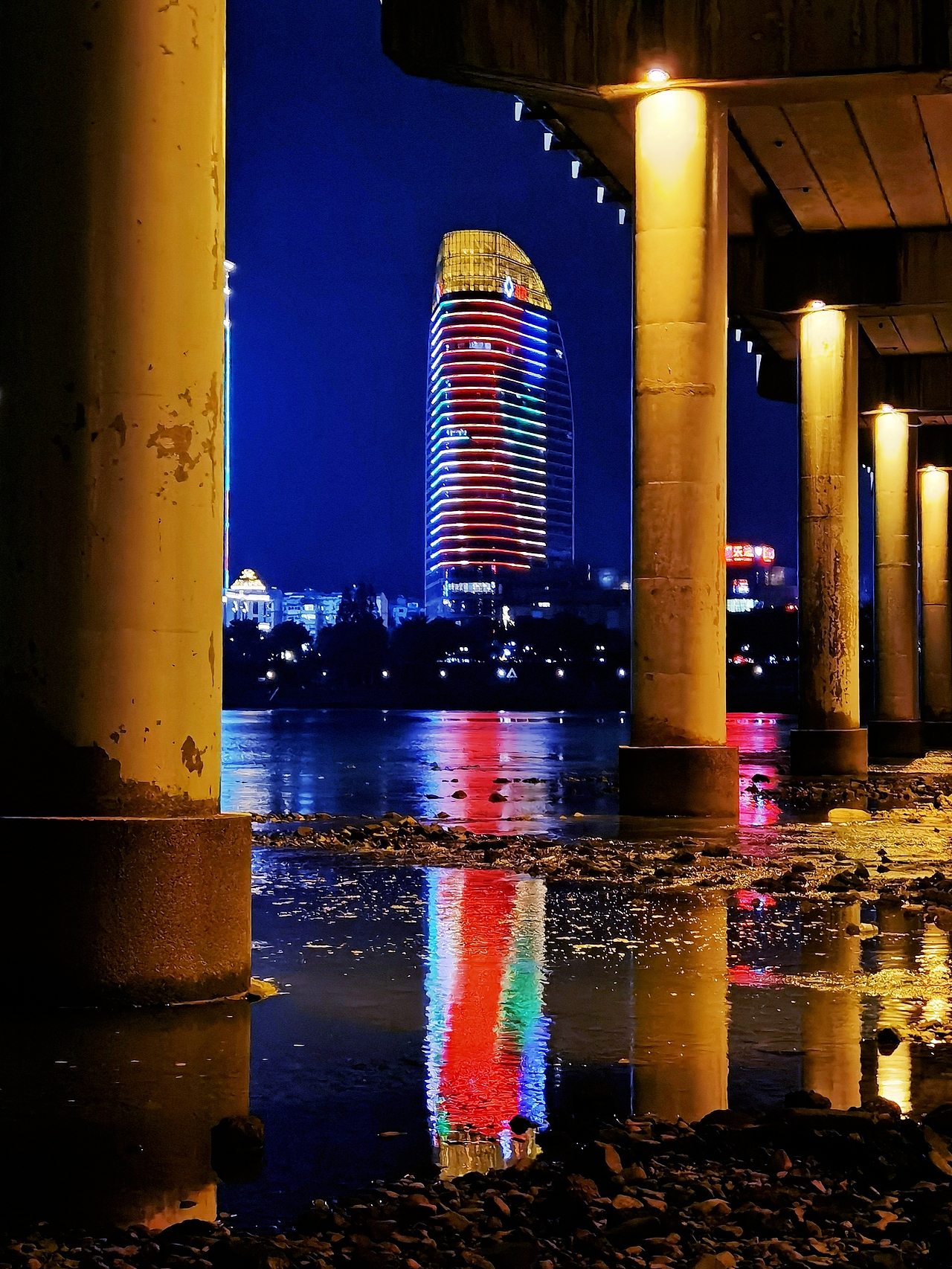 富春江江滩夜景