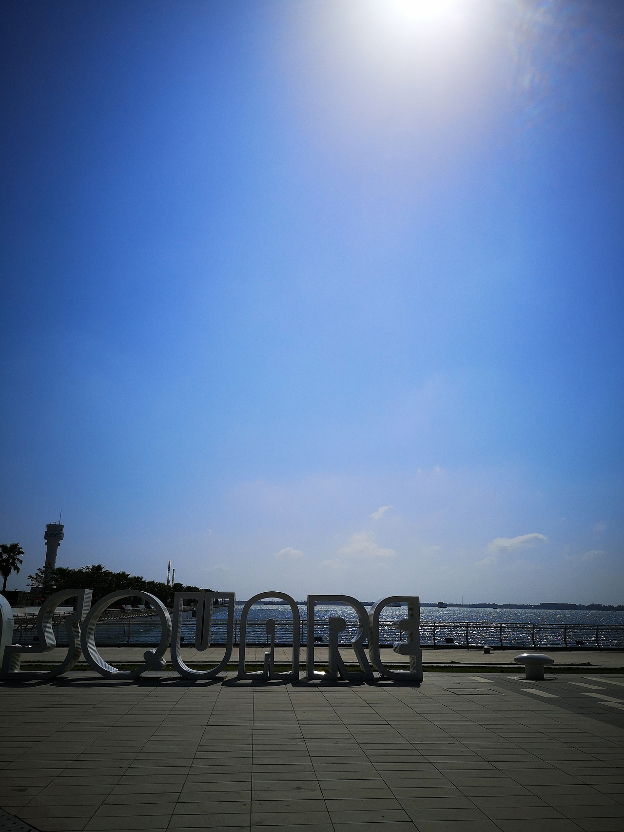 国庆期间日出其中瞬间拍下，记录美丽港城