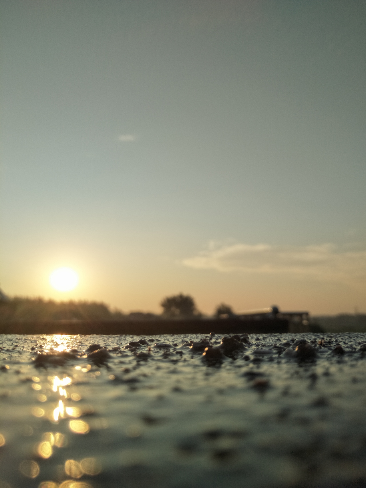  知不知道眼泪流在心里比千刀万剐还疼