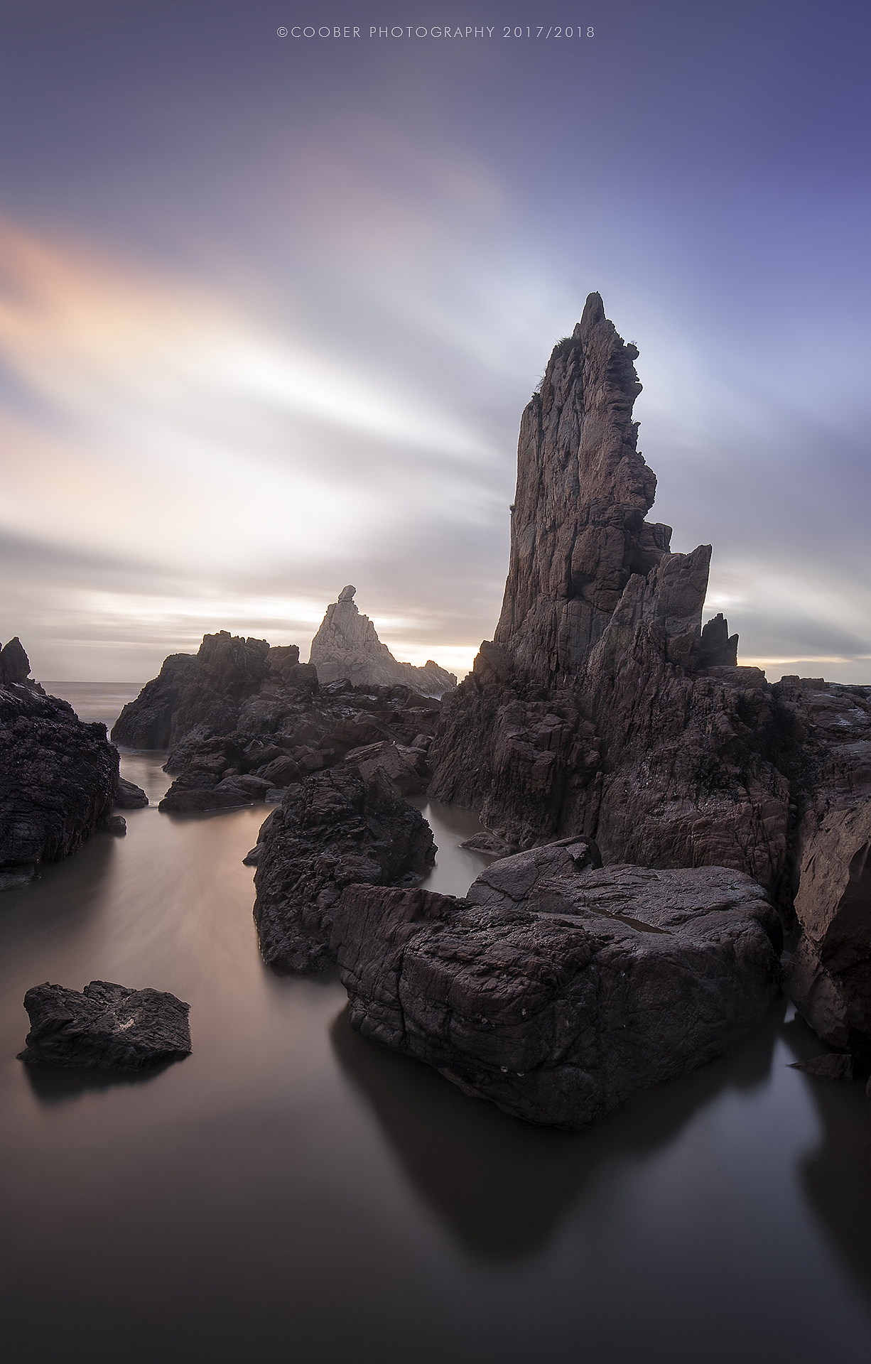 落潮后,走到“夫妻礁”的另一侧,从这个角度看这块礁石,又如同一位保疆土的将军,立于海面上,妙哉。
