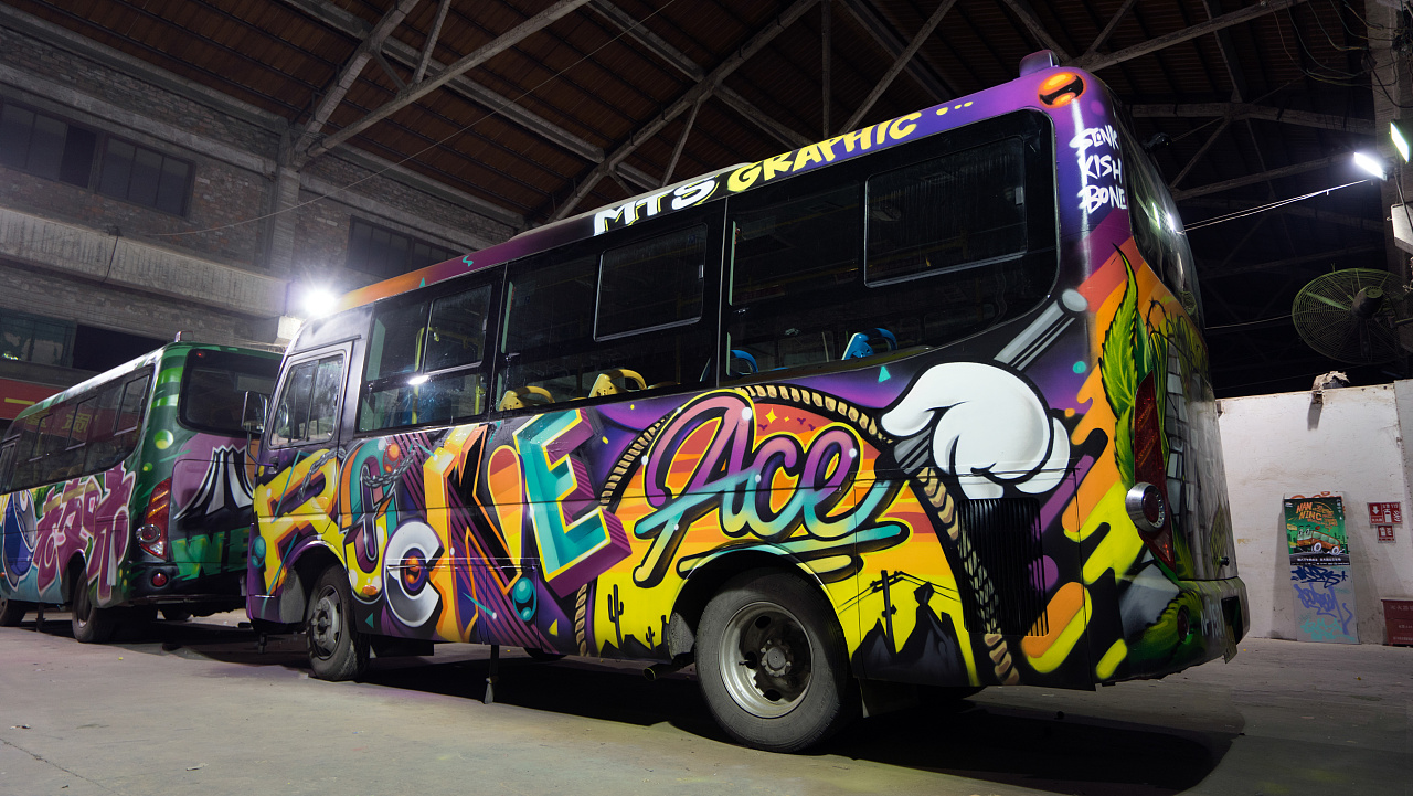 mts涂鸦团队-公交车涂鸦之城市移动画布