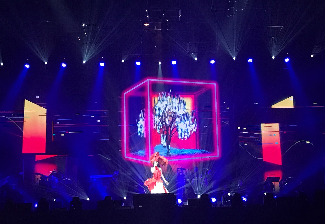 2016张碧晨北京《自饰者》演唱会大屏幕视觉设计（图ZOTY5Njc3ODA=） - 商业插画 - 站酷设计师Mao猫黑原创素材 - 站酷ZCOOL